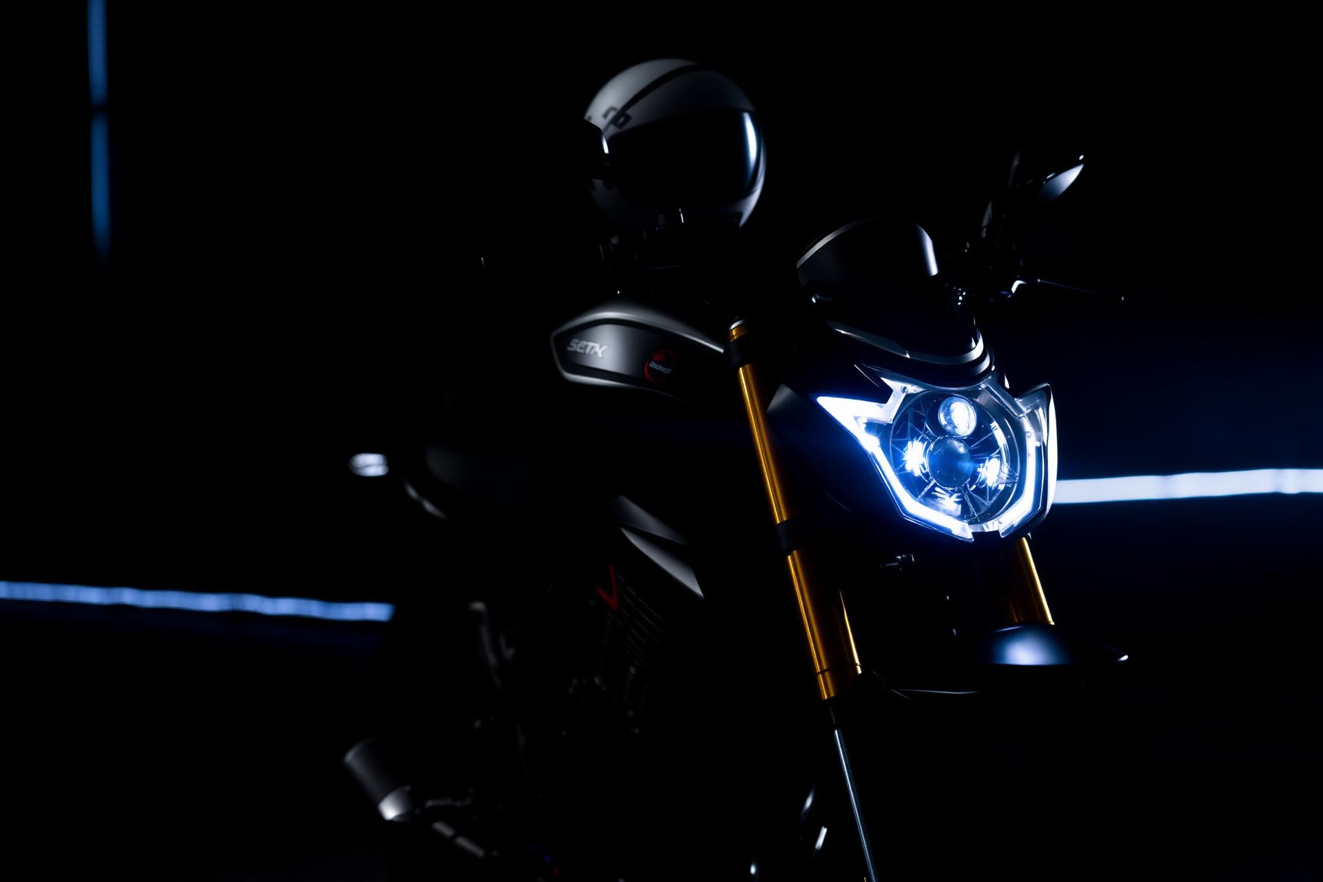 Motocykl sportowy w warsztacie Motorownia